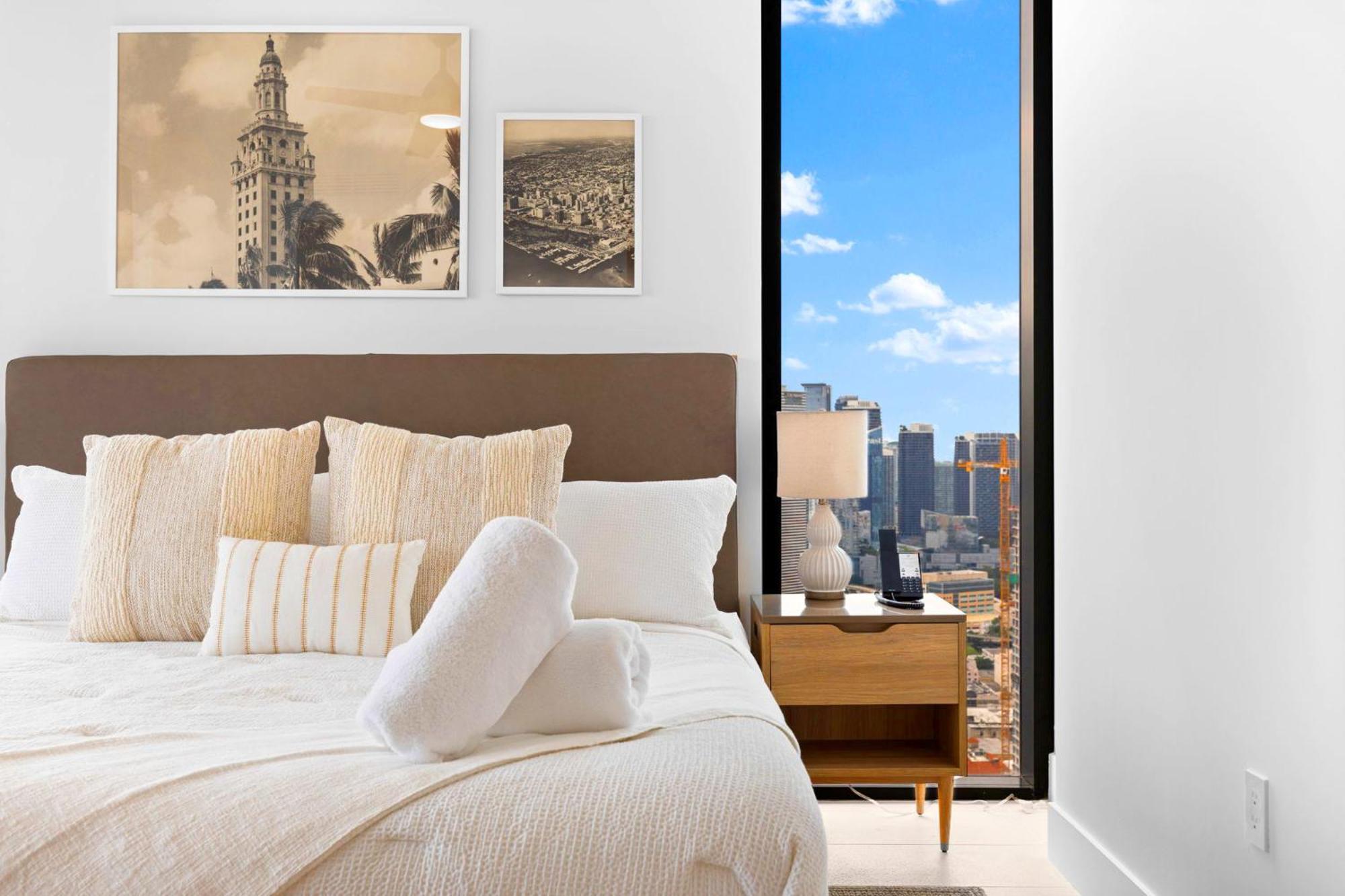 From 43th Floor A Luxury Awaits For You! Miami