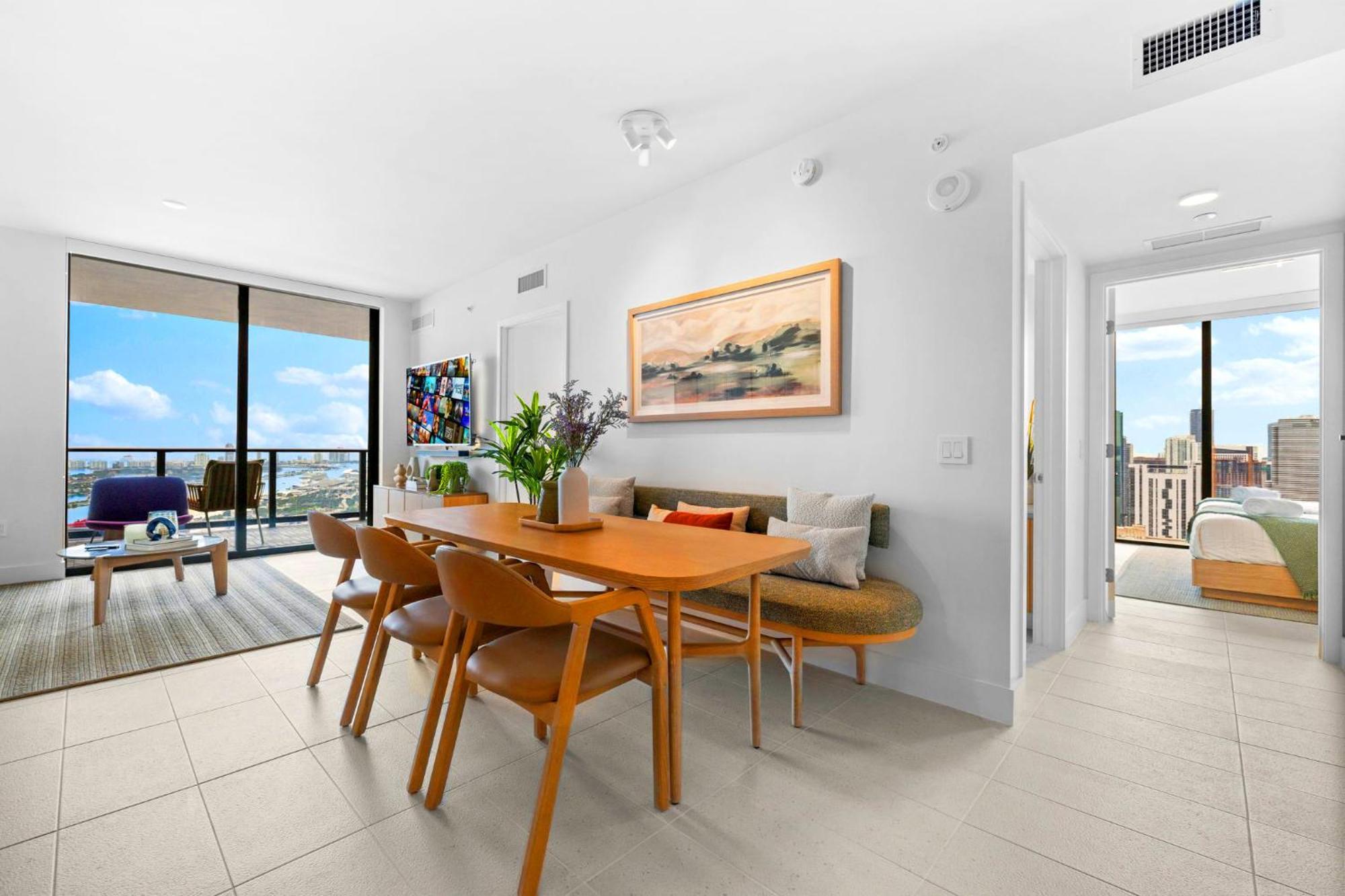 From 43th Floor A Luxury Awaits For You! Miami