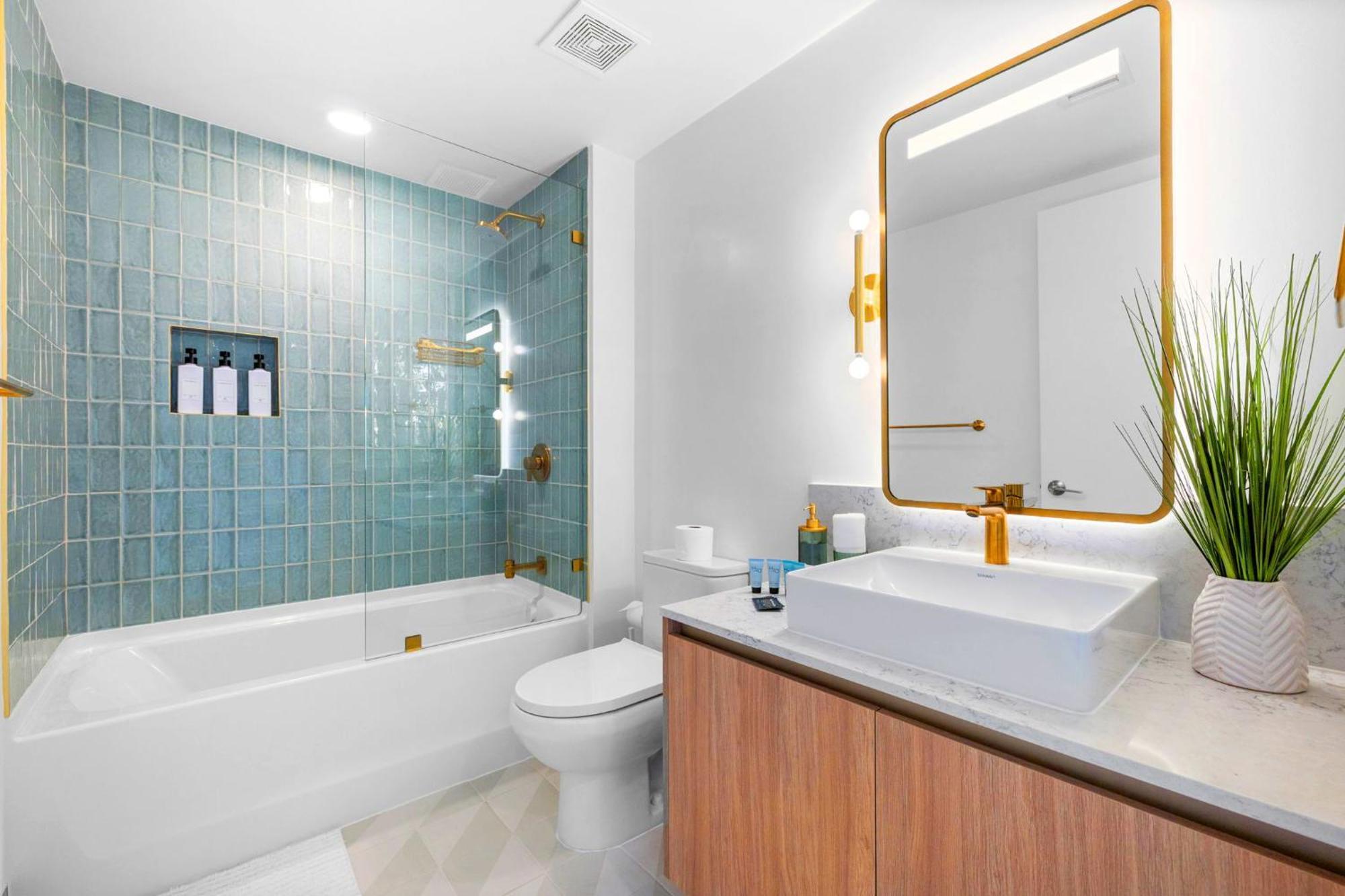 From 43th Floor A Luxury Awaits For You! Apartment *