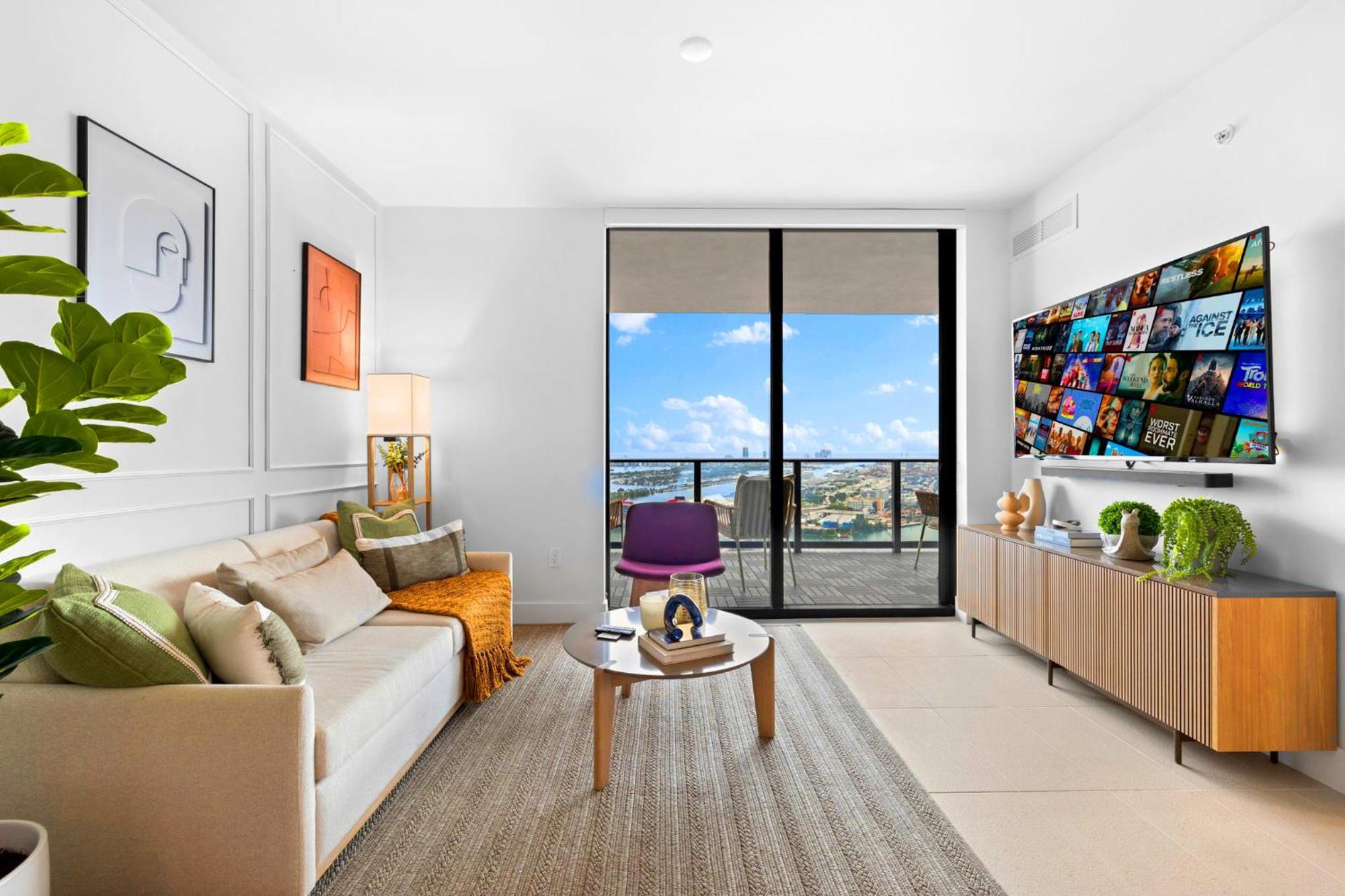 Apartment From 43th Floor A Luxury Awaits For You! Miami