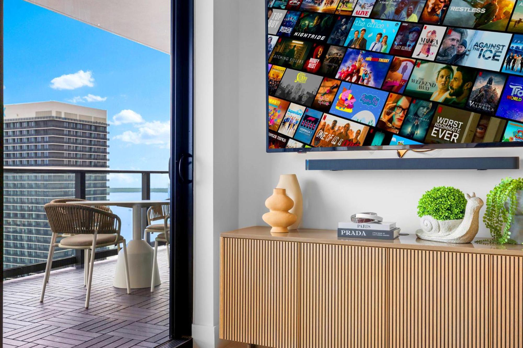 Apartment From 43th Floor A Luxury Awaits For You!