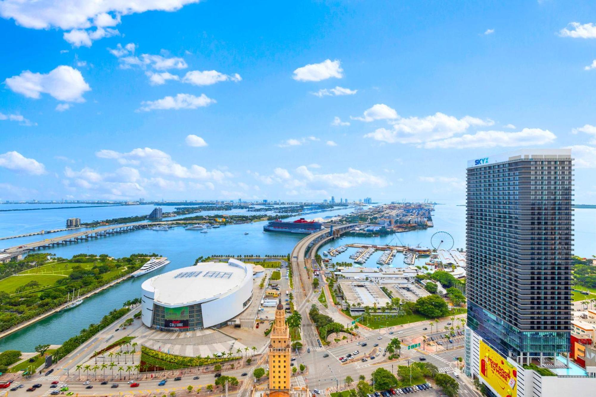 Apartment From 43th Floor A Luxury Awaits For You! Miami