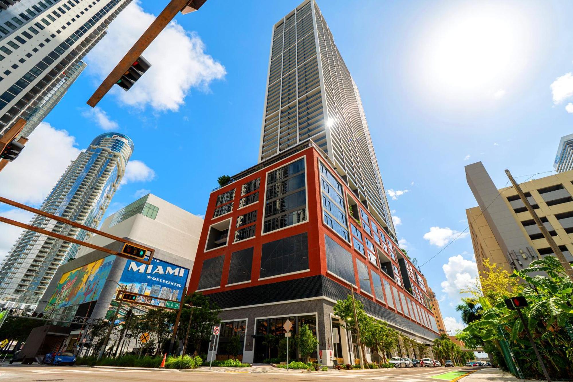 From 43th Floor A Luxury Awaits For You! * Miami