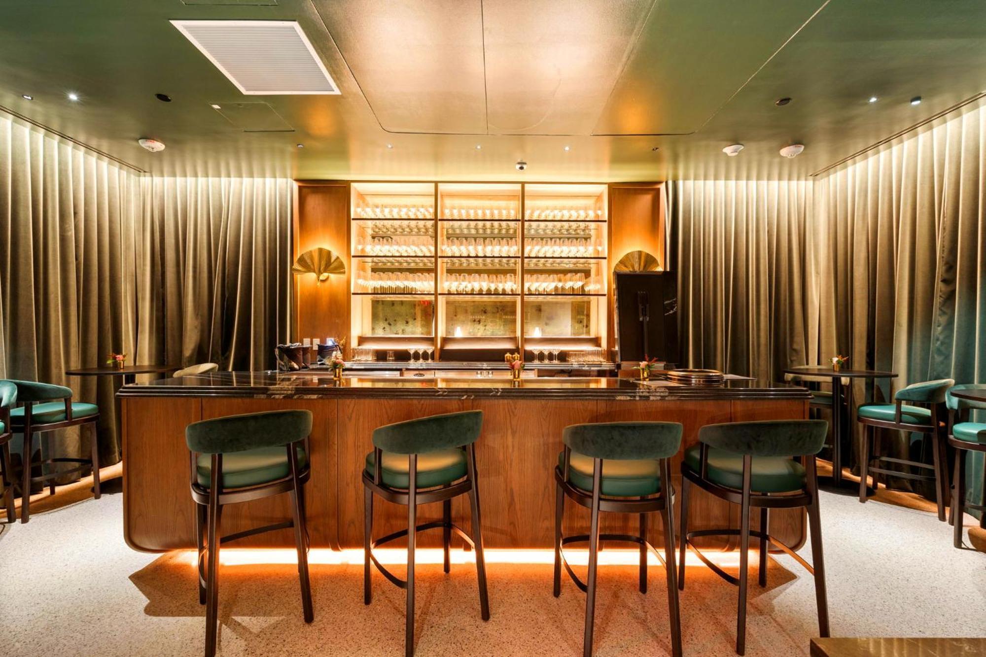 From 43th Floor A Luxury Awaits For You! Miami