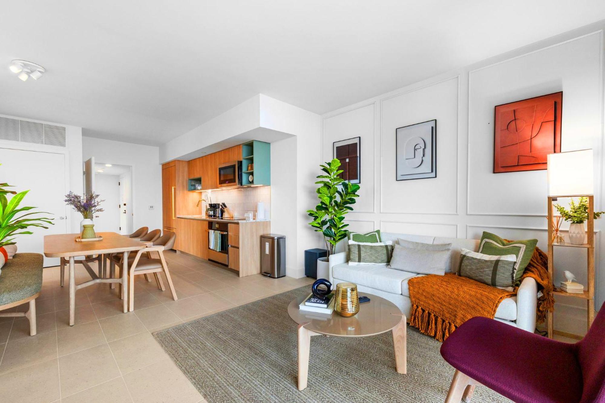 Apartment From 43th Floor A Luxury Awaits For You! *