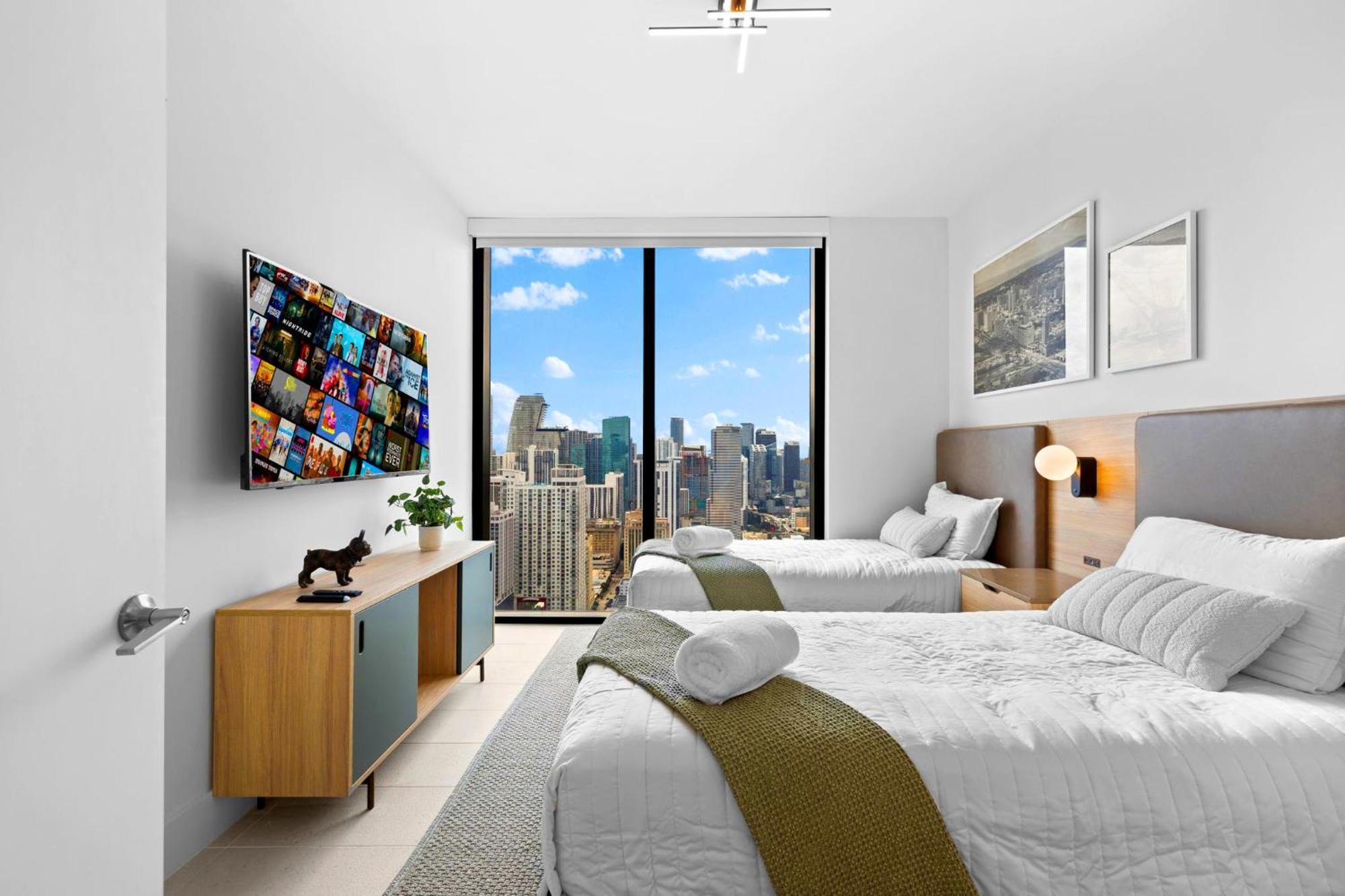 From 43th Floor A Luxury Awaits For You! Apartment
