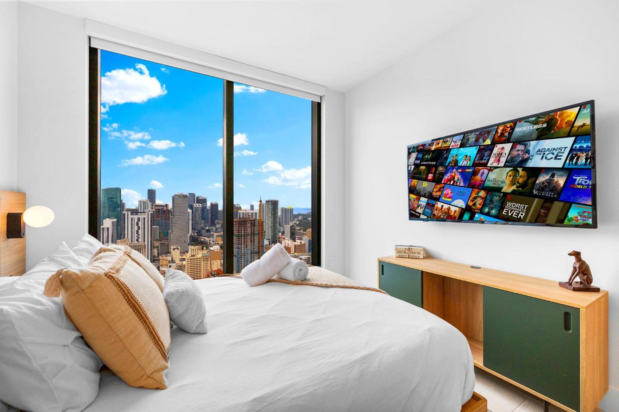 Apartment From 43th Floor A Luxury Awaits For You! *