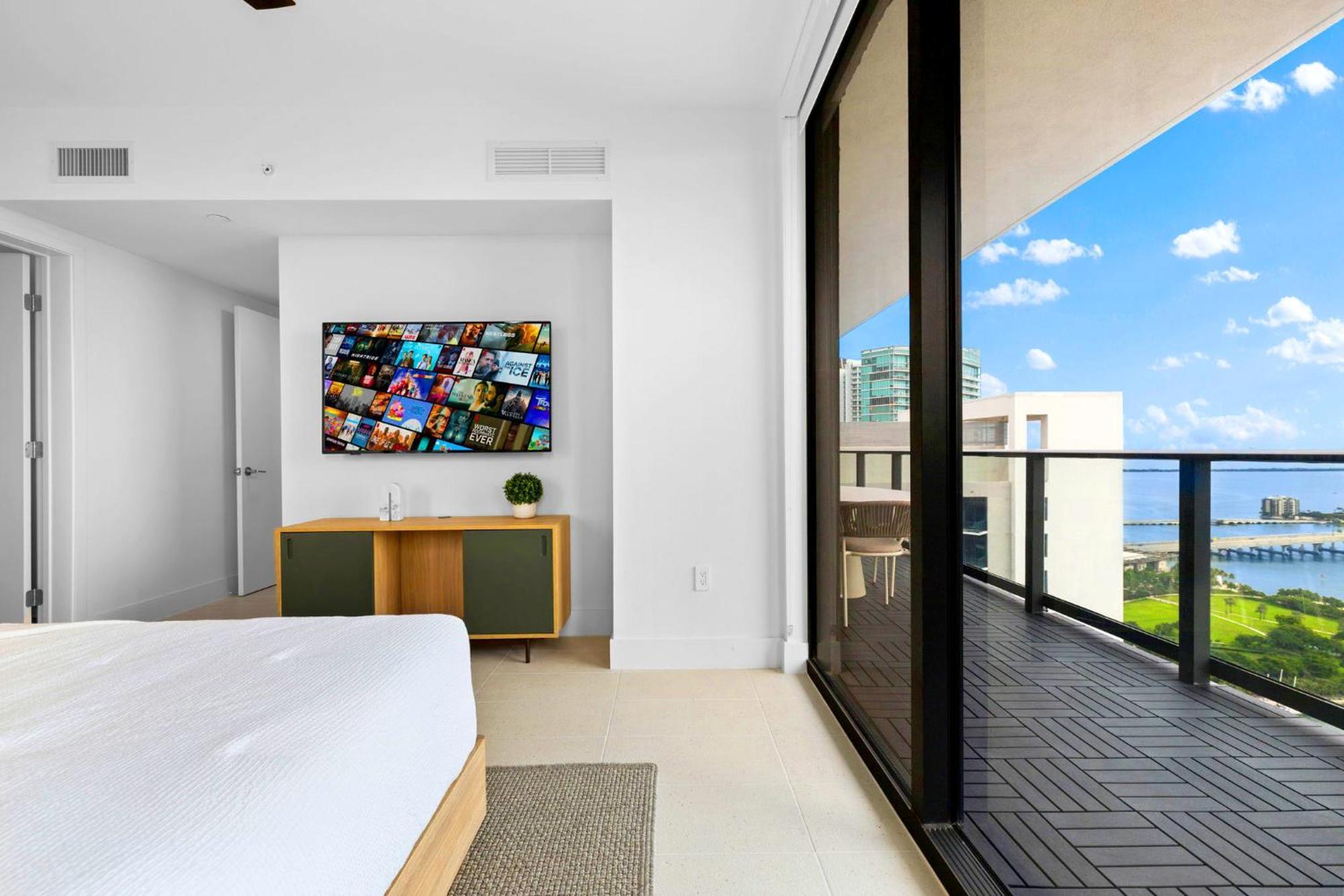 From 43th Floor A Luxury Awaits For You! * Miami