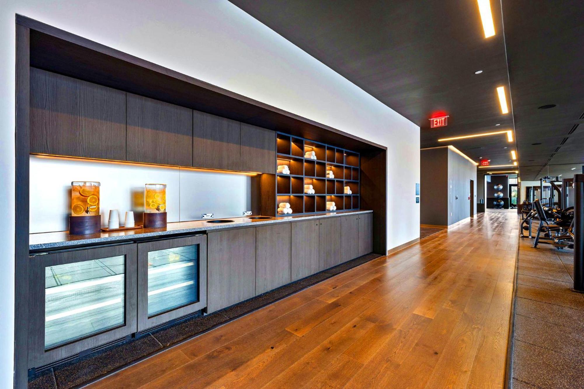 From 43th Floor A Luxury Awaits For You! Apartment